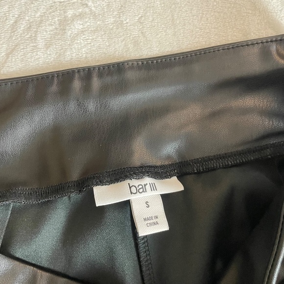 ❌ SOLD NWT - BAR III WOMEN'S SLIT-HEM FAUX-LEATHER DEEP BLACK LEGGINGS, SIZE S - Picture 2 of 5